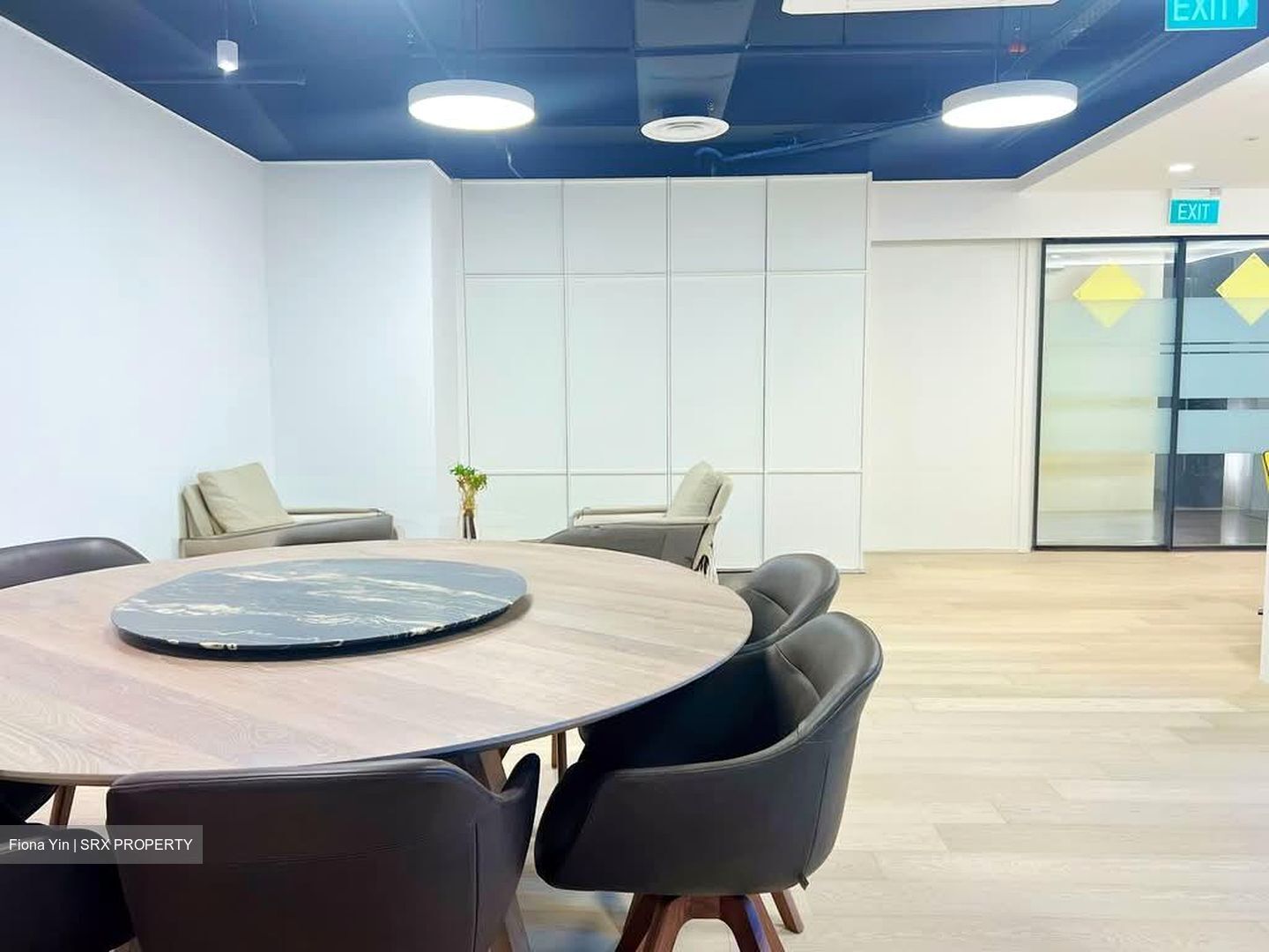 International Plaza (D2), Office #618098191